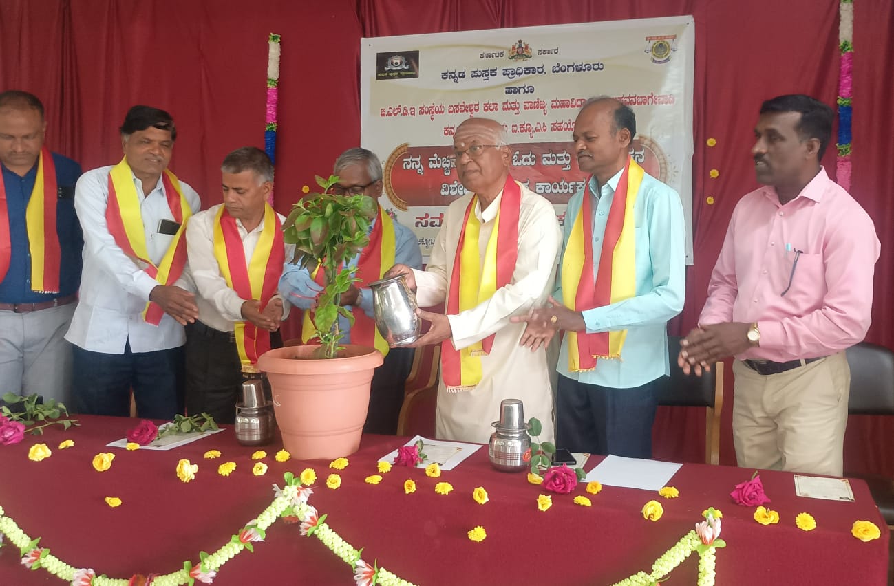 ಮಾತನಾಡುವ ಗೊಂಬೆ ಪುಸ್ತಕ : ಪ. ಗು. ಸಿದ್ದಾಪುರ 