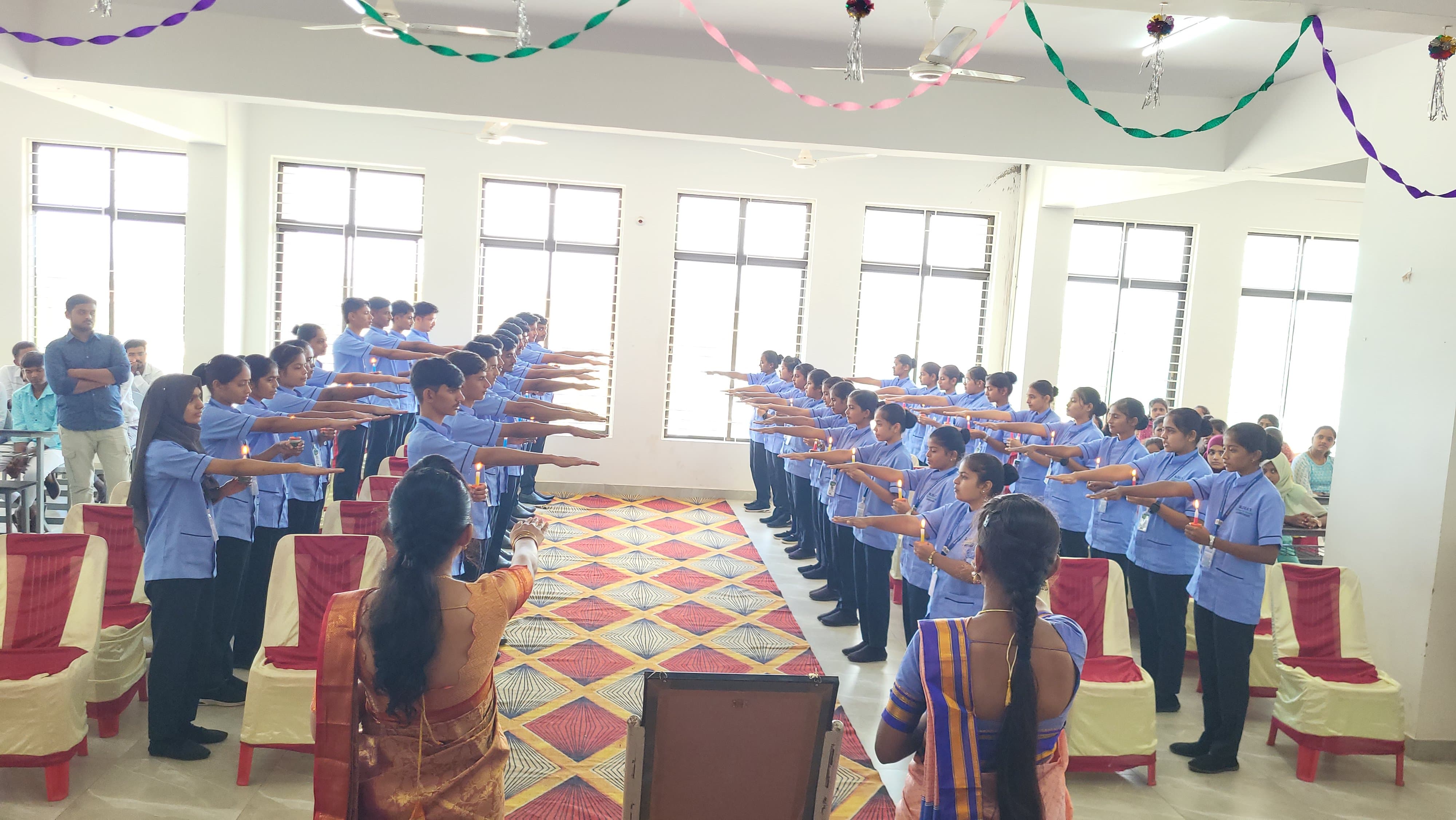 ನರ್ಸಿಂಗ್ ಮಹಾವಿದ್ಯಾಲಯದಲ್ಲಿ ದೀಪದಾನ ಸಮಾರಂಭ ನಡೆಯಿತು 