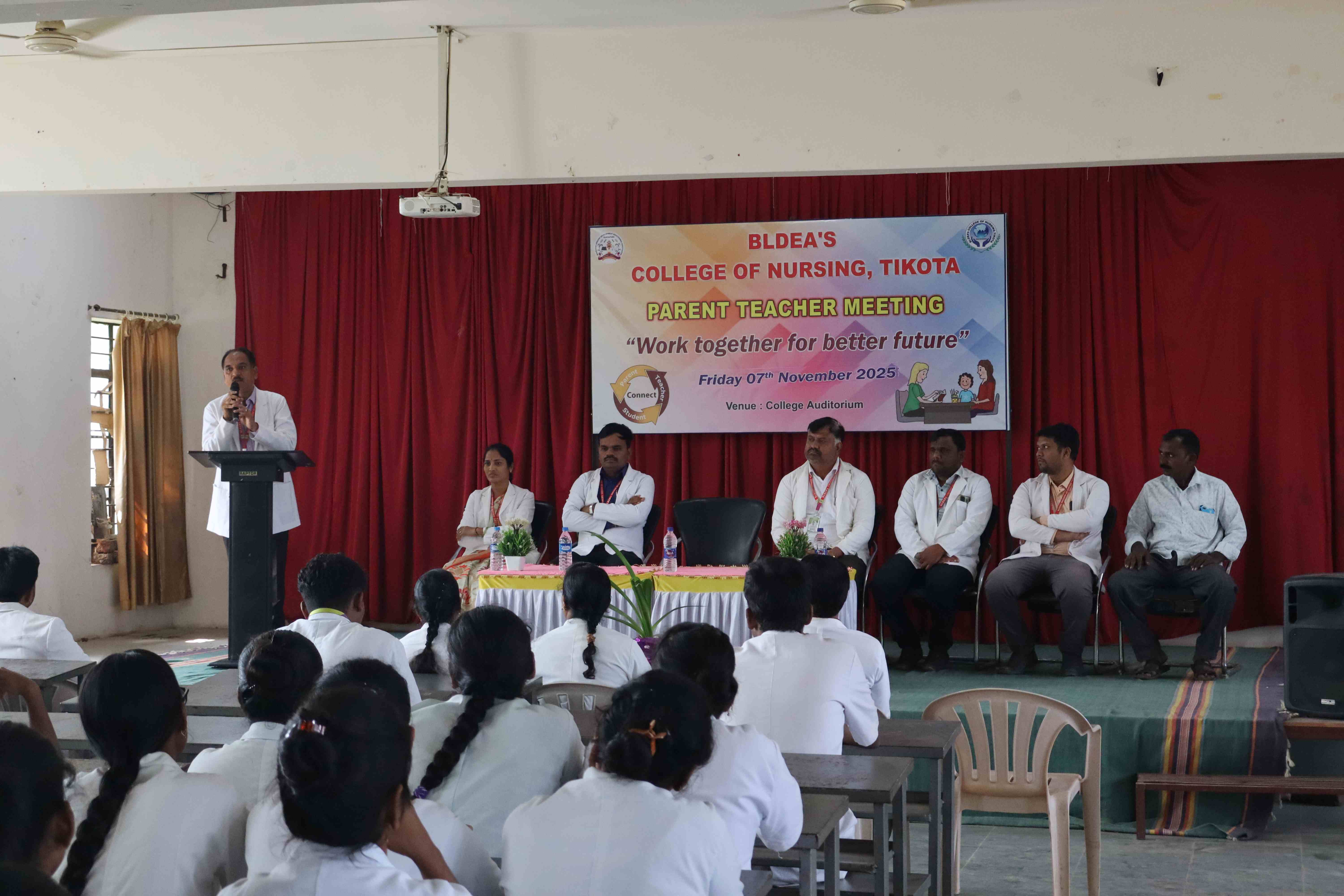 ಬಿಎಲ್‌ಡಿಇ ಸಂಸ್ಥೆಯ ನರ್ಸಿಂಗ್ ಮಹಾವಿದ್ಯಾಲಯ, ತಿಕೋಟಾದಲ್ಲಿ, ಪೋಷಕರ  ಸಭೆಯನ್ನು ಆಯೋಜಿಸಲಾಯಿತು